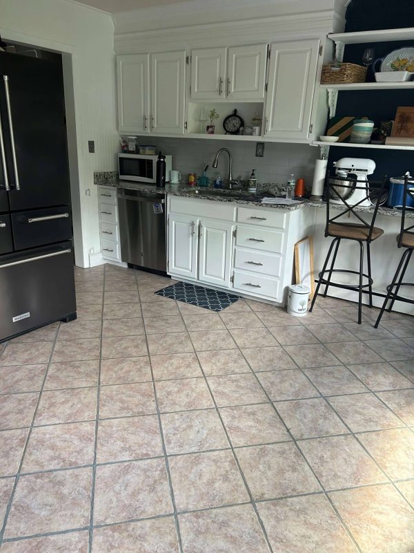 kitchen before picture of sink area