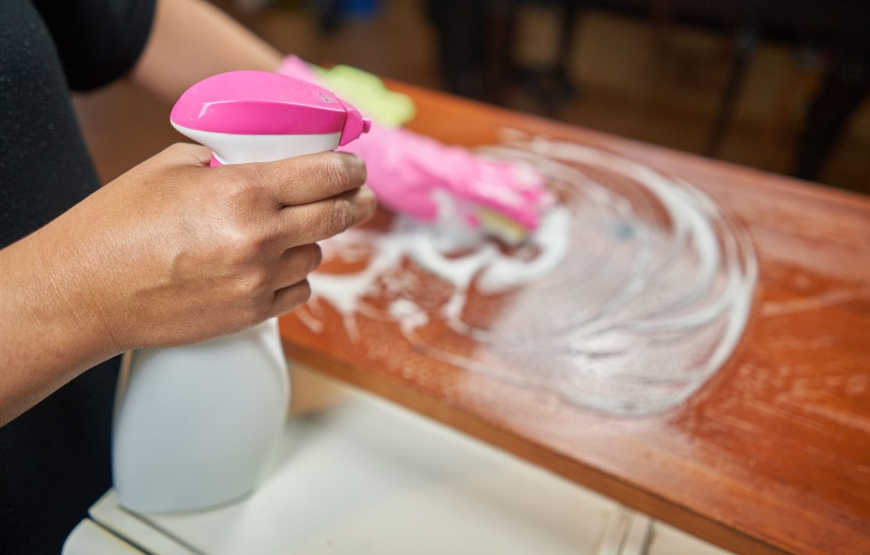 Cleaning kitchen countertop