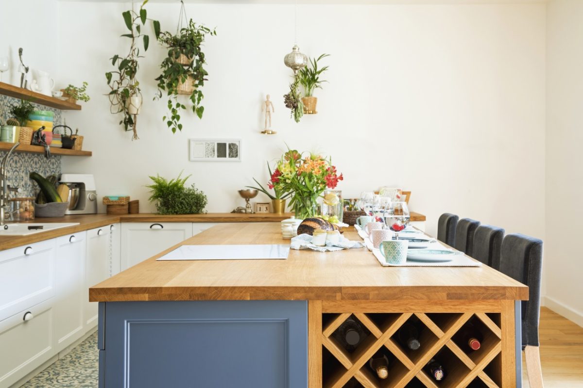 Large kitchen island with 4 chairs